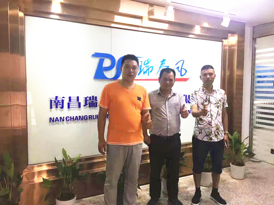 廠(chǎng)房車(chē)間通風(fēng)降溫團(tuán)隊(duì)探望之旅