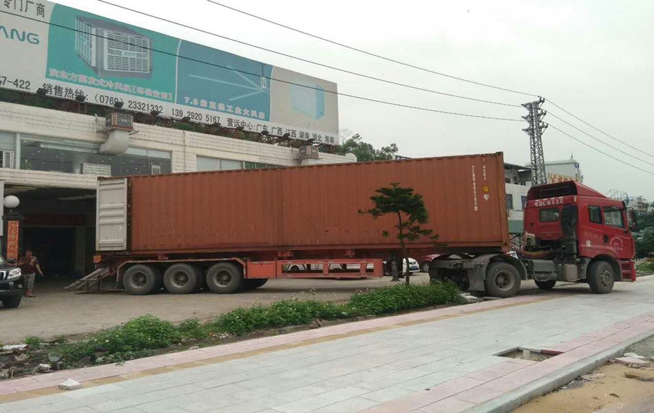 廣東環(huán)?？照{(diào)裝車中